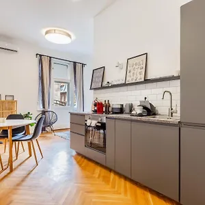 Tas Budapest