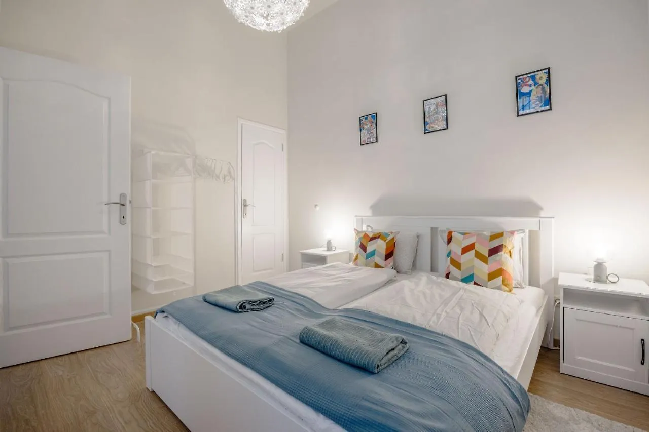 Stylish & Central 2Br Apartment Budapest